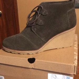 Tom’s Olive Suede Desert Wedge